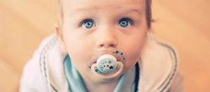 Descubre los pro y los contra sobre el uso del chupete
