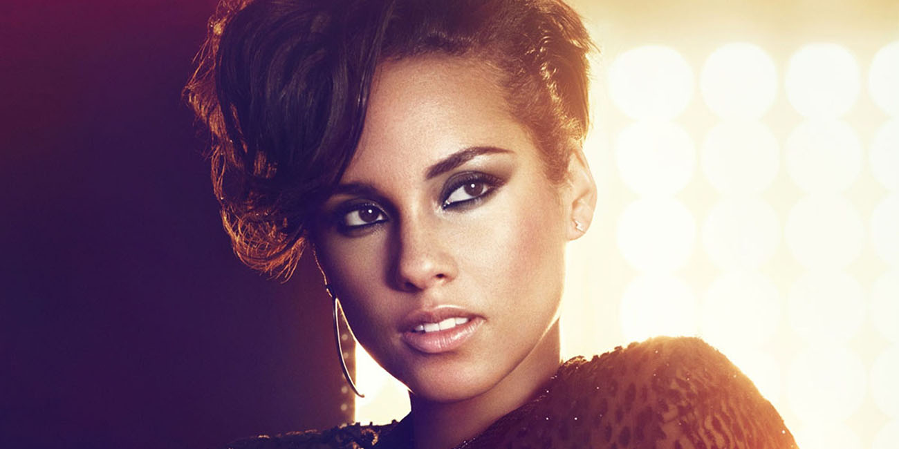 ¡Alicia Keys cumplió su palabra! Mira cómo llegó sin maquillaje a una alfombra roja