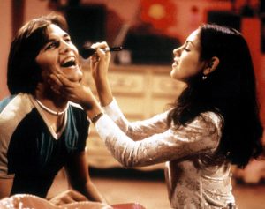 La historia del primer beso de Ashton y Mila