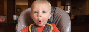 Conoce al bebé que más se emociona cuando llega el momento de comer