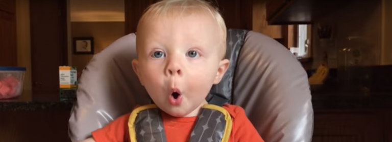 Conoce al bebé que más se emociona cuando llega el momento de comer
