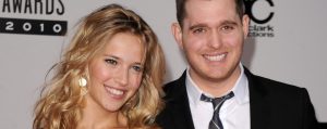 La esposa de Michael Bublé cambió de look para su nueva película en inglés