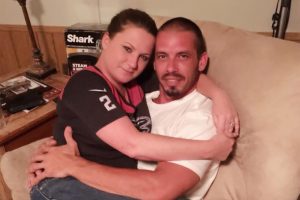 Para no creer: mujer dejó su trabajo ¡para amamantar a su novio!