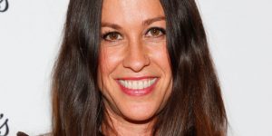 Alanis Morissette muestra increíble foto de su embarazo