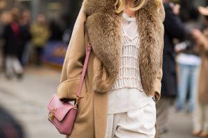 ¿Sabes qué son las estolas? El accesorio de invierno que todas aman