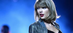¡Ups! Sorprenden a Taylor Swift besando a conocido actor británico
