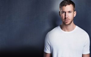 Calvin Harris luce más guapo que nunca en sus vacaciones