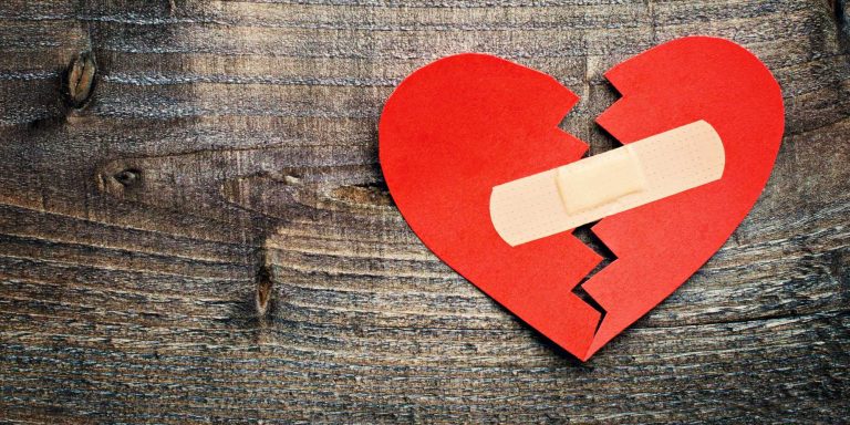 ¿Con el corazón roto? Estas son las mejores canciones para superar un quiebre, según Spotify