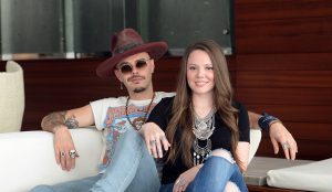 Jesse y Joy sorprenden con gran parecido a su madre
