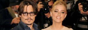 Johnny Depp luce casi irreconocible y se borra los tatuajes de su ex