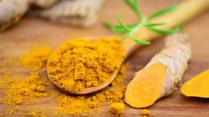 ¿Por qué deberías consumir cúrcuma durante la menopausia?