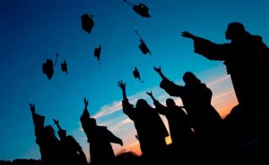 Fotos: Así se veían las celebridades de Hollywood en sus fiestas de graduación