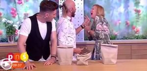 Video: Mago falla al realizar un truco y conductora de TV termina en el hospital