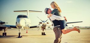 Las divertidas fotos de una mujer que se fue de luna de miel sin su marido se han hecho viral