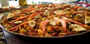 ¿Aburrid@ del clásico arroz? ¡Prepara una paella española!