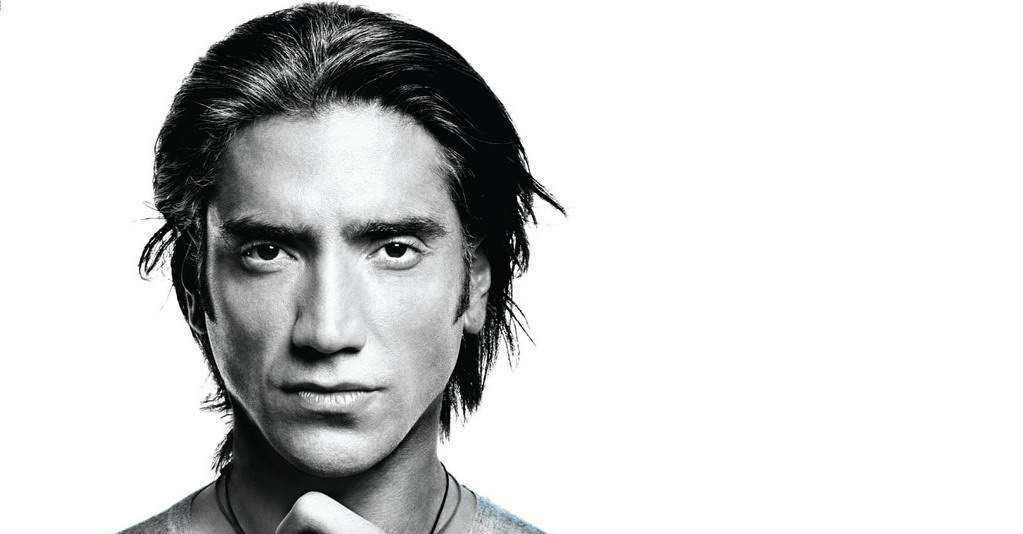 Alejandro Fernández defiende tras su foto "arriba de la pelota"