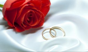 Mujer caminó al altar con quien recibió el corazón de su fallecido padre