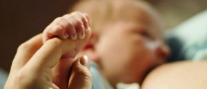 Actriz celebra los 17 meses de amamantamiento