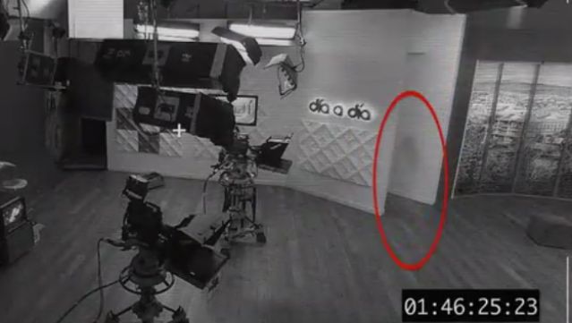 ¡Del terror! Fantasma se paseó por un canal de televisión