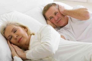 Esposo graba de la manera más divertida a su mujer roncando