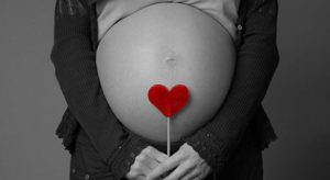 ¿Por qué este hombre entra disfrazado a la sala de parto cuando su hijo estaba naciendo?