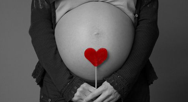 ¿Por qué este hombre entra disfrazado a la sala de parto cuando su hijo estaba naciendo?