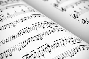 Demandan a famosa cantante por plagio