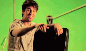 ¡Se pasó! Mira lo que hizo esta fanática de Enrique Iglesias por conocerlo