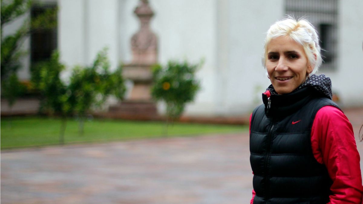 ¿Por qué todos critican a Erika Olivera con su traje de abanderada?