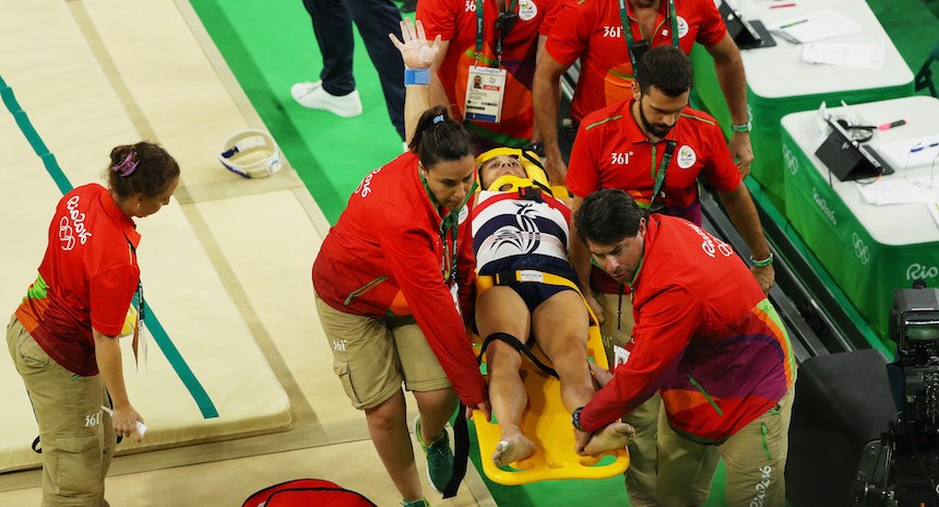 Gimnasta francés sufre impactante lesión en Río 2016