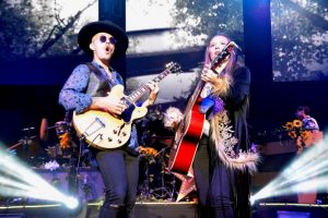 ¡Figura de la farándula chilena estuvo con Jesse & Joy!