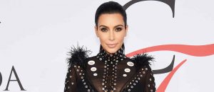 Kim Kardashian se la jugó con delicado y elegante corte de pelo