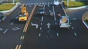 A este hombre se le cayeron tres mil dólares y así reaccionó la gente