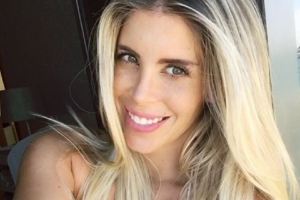 ¿Coté López muestra su abdomen flácido?