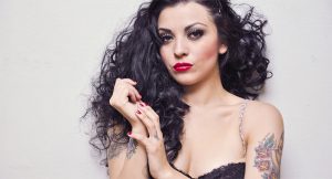 El secreto que guardaba Mon Laferte con Juan Gabriel