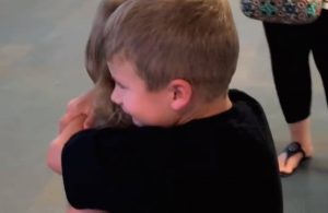 El reencuentro de estos pequeños se convirtió en el momento más tierno del año