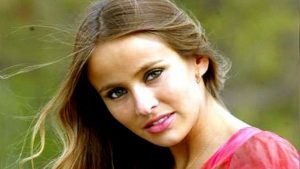 Paloma Aliaga fue formalizada por estafa y apareció con un rostro muy cambiado