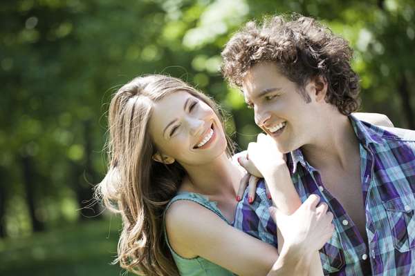 parejas-felices-riendo-1