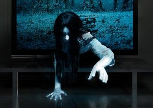 Video: ¿Qué harías si Samara de "El aro" apareciera desde un televisor?