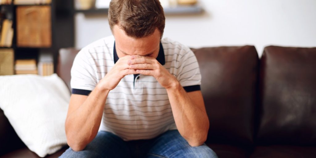 study-finds-that-tinder-hurts-mens-self-esteem_gv1z