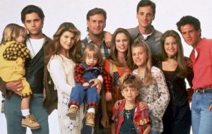 Estrella de serie "Tres por tres" estaría saliendo con hombre 29 años mayor