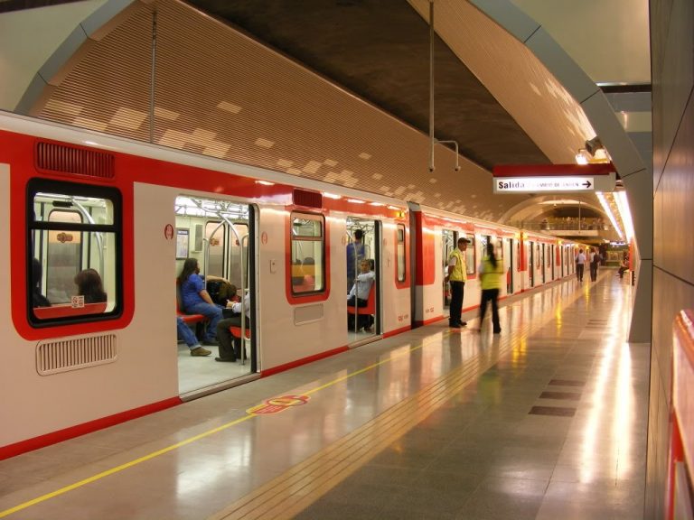 ¿Cuáles son los horarios del metro y Transantiago para Fiestas Patrias?