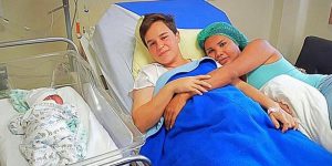 Conoce a la primera pareja transgénero que tuvo un hijo