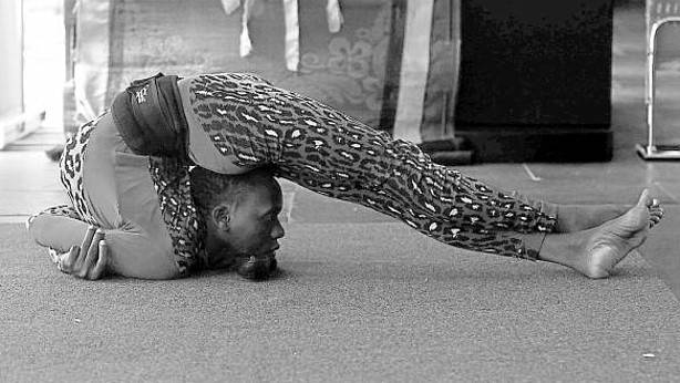 ¡Se pasó! Conoce al joven más flexible del mundo