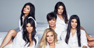Una de las Kardashian se realiza drástico cambio de look