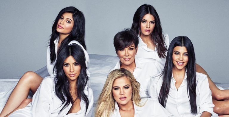 Una de las Kardashian se realiza drástico cambio de look