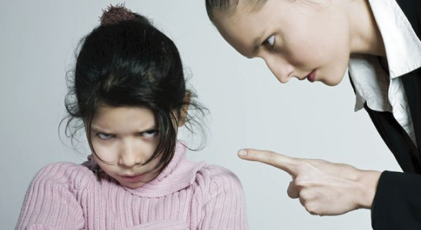 ¿Ser una mamá estricta es bueno o malo?