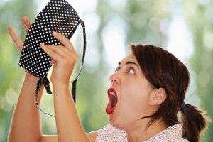 Esta es la edad en la que más gastamos dinero las mujeres