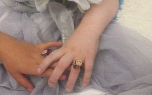 Pequeña de 5 años cumplió el sueño de casarse con su mejor amigo y falleció horas después