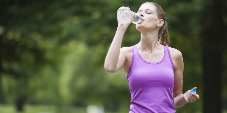 Esta es la importancia de tomar agua en la mañana
